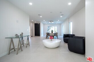 9432 Oakmore Rd in Los Angeles, CA - Building Photo - Building Photo