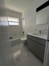 2191 NE 167th St in North Miami Beach, FL - Building Photo - Building Photo