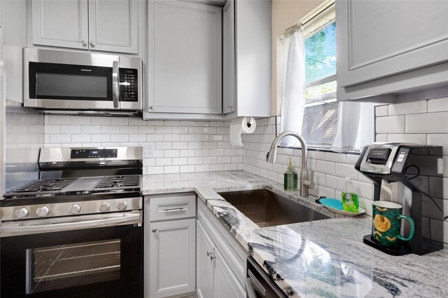 property at 201 E Oak St