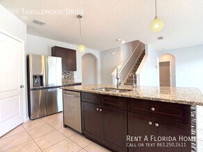389 Tanglewood Dr in Davenport, FL - Foto de edificio - Building Photo