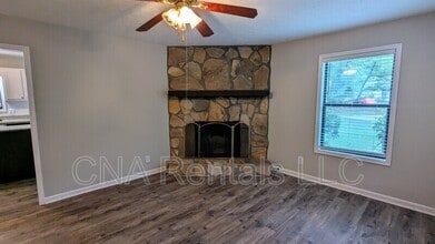 1050 Mathews Ct in Smyrna, GA - Building Photo - Building Photo