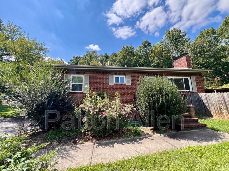 11 Edgewood Rd S in Asheville, NC - Building Photo