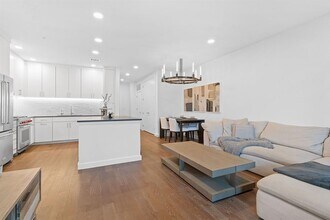 900 S 1st St in Austin, TX - Foto de edificio - Building Photo