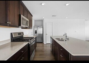 7300 Sparkling Light Dr in Austin, TX - Foto de edificio - Building Photo