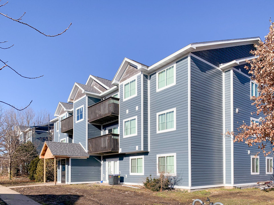 Penn Oaks in North Liberty, IA - Building Photo