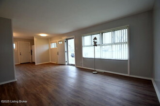 4912 Bluebird Ave in Louisville, KY - Building Photo - Building Photo