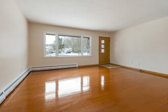 406 Lake Ave in Crystal Lake, IL - Building Photo - Building Photo