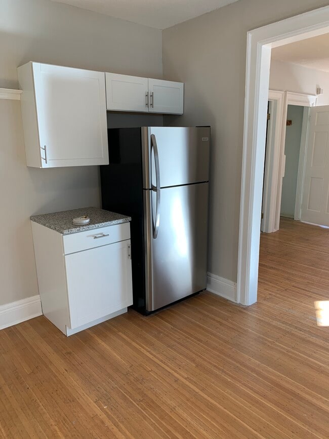 806 Ashland Ave, Unit 2 in Buffalo, NY - Building Photo - Building Photo