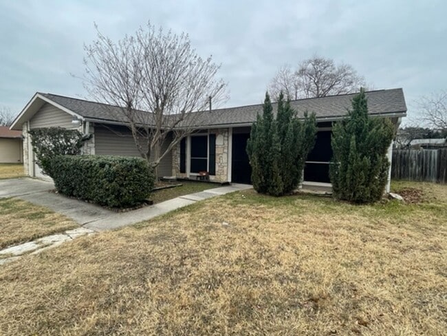 property at 838 Saddlebrook Dr