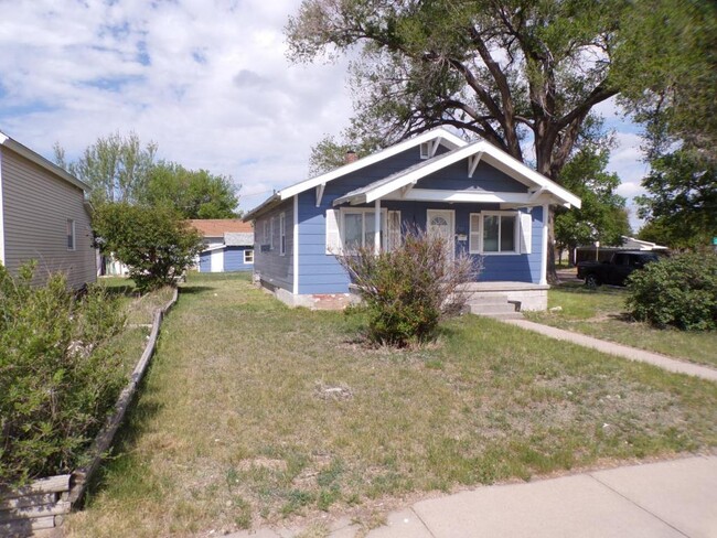 921 Sidney Ave in Sterling, CO - Foto de edificio - Building Photo