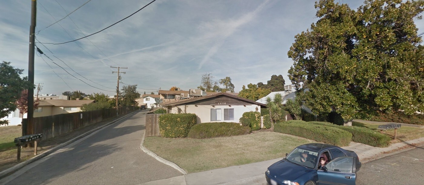 4350-4414 W Myrtle Ave in Visalia, CA - Foto de edificio