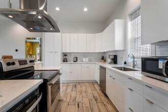 3737 Bienville Ave in New Orleans, LA - Foto de edificio - Building Photo