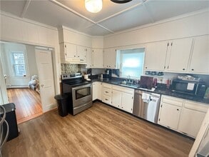 18 Bedlow Ave in Newport, RI - Building Photo - Building Photo