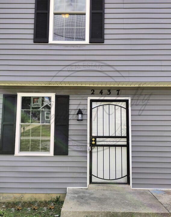 2437 Woodale Ln in Nashville, TN - Building Photo