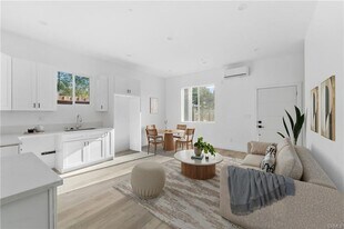 8514 Wilbur Ave in Los Angeles, CA - Building Photo