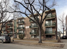 Sunalta Place in Calgary, AB - Building Photo