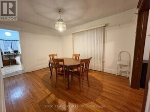 2471 Gerrard St E in Toronto, ON - Building Photo - Building Photo