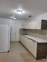 1404 NW 60th St in Miami, FL - Building Photo - Building Photo