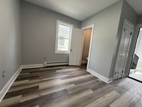 30 E Henry St, Unit 1 in Linden, NJ - Building Photo - Building Photo