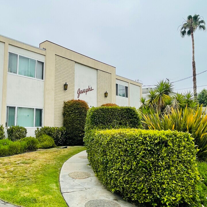 10851 Moorpark St in North Hollywood, CA - Foto de edificio