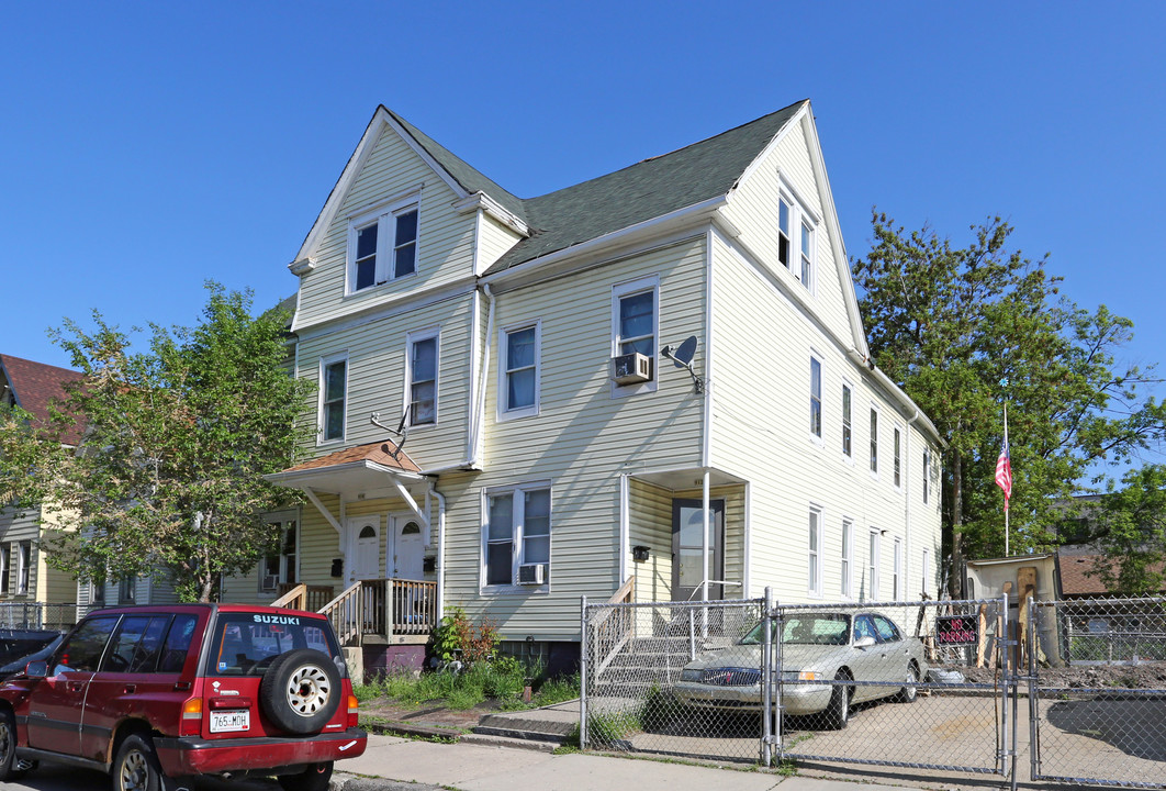 912 W Pierce St in Milwaukee, WI - Foto de edificio