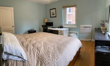 32 Saint Paul St, Unit 4 in Brookline, MA - Foto de edificio - Building Photo