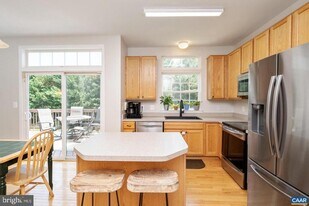 662 Holly Hill Dr in Barboursville, VA - Building Photo