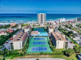 1437 N Atlantic Ave in Daytona Beach, FL - Building Photo