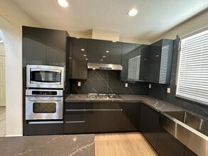 45811 Honeysuckle Ct in Temecula, CA - Building Photo - Building Photo