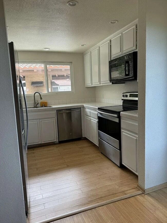4245 Asher St, Unit 17 in San Diego, CA - Building Photo - Building Photo