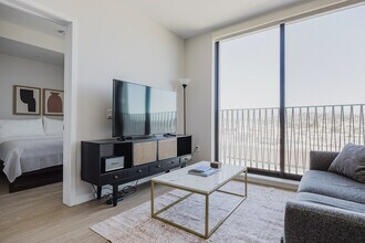 200 Mesnager St, Unit SI FL5-ID1432 in Los Angeles, CA - Foto de edificio - Building Photo