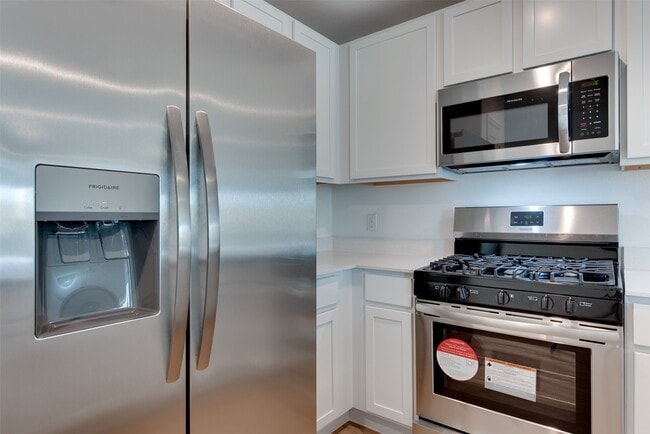 property at 4134 Oakland Vw St