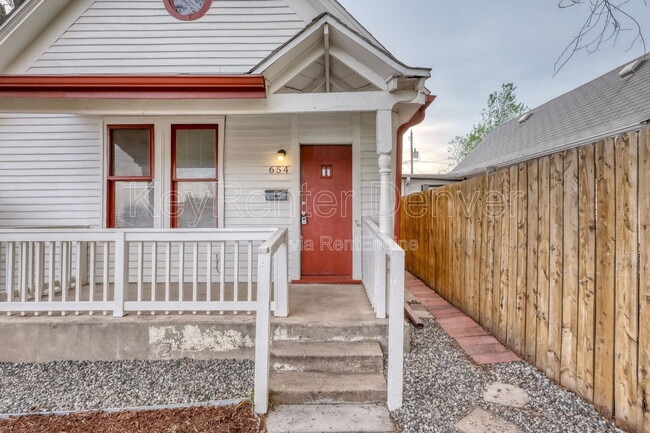 654 Meade St in Denver, CO - Building Photo - Building Photo