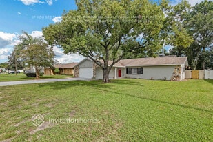 10419 Keystone St in Spring Hill, FL - Building Photo