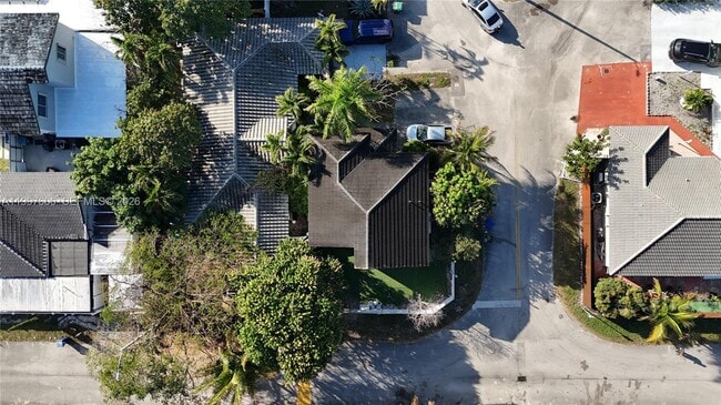 18499 NW 52nd Path in Miami Gardens, FL - Building Photo - Building Photo