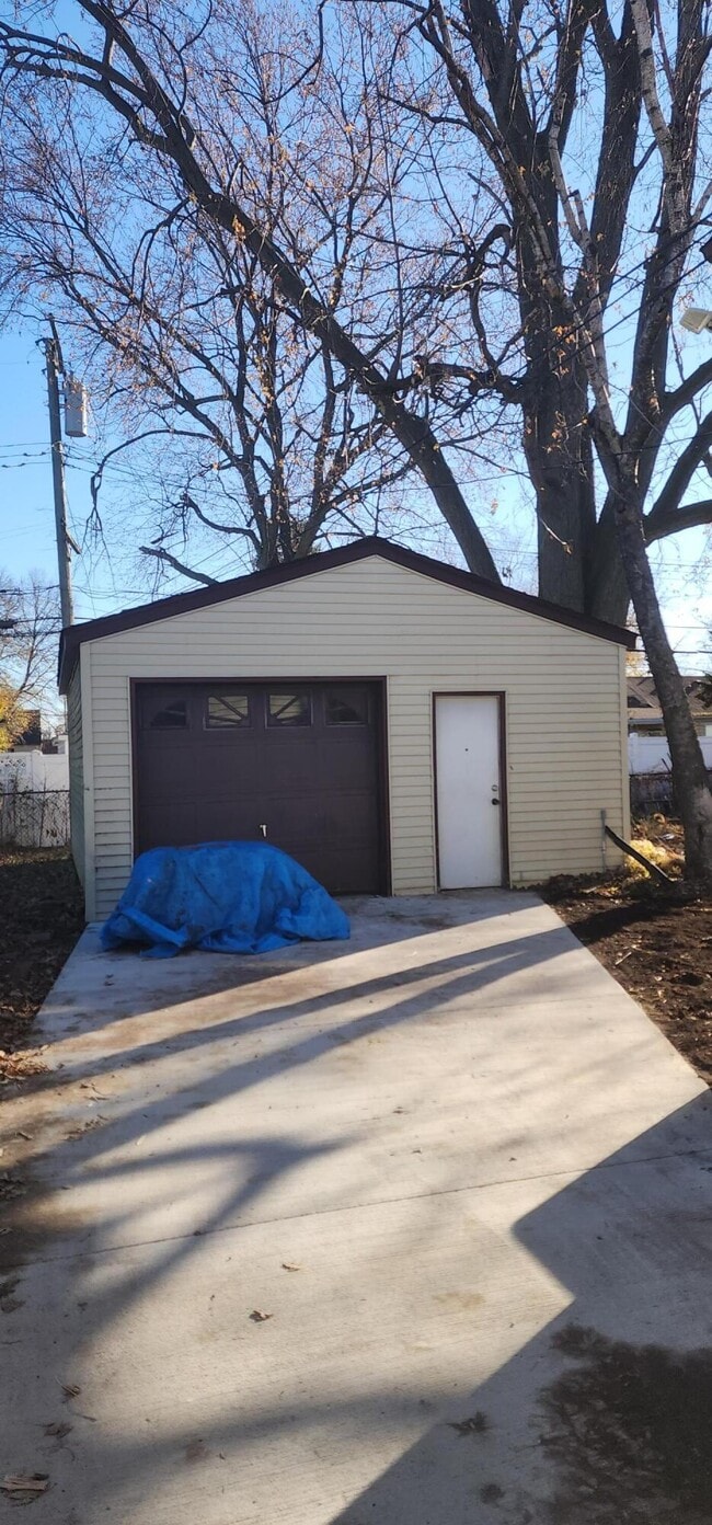 6793 Pelham Rd in Allen Park, MI - Building Photo - Building Photo