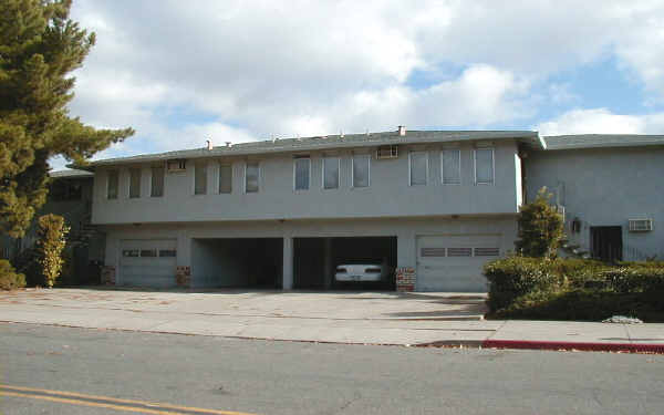 8200 Parish Way in Gilroy, CA - Foto de edificio - Building Photo