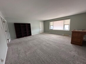 1118 1/2 Grove Ave in Racine, WI - Building Photo - Building Photo