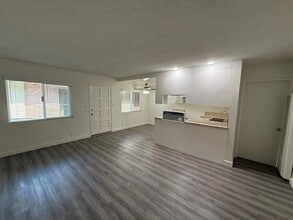 New Orleans II in Hawthorne, CA - Building Photo - Interior Photo