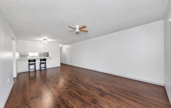 621 99th Ave N, Unit 102 in St. Petersburg, FL - Building Photo - Building Photo