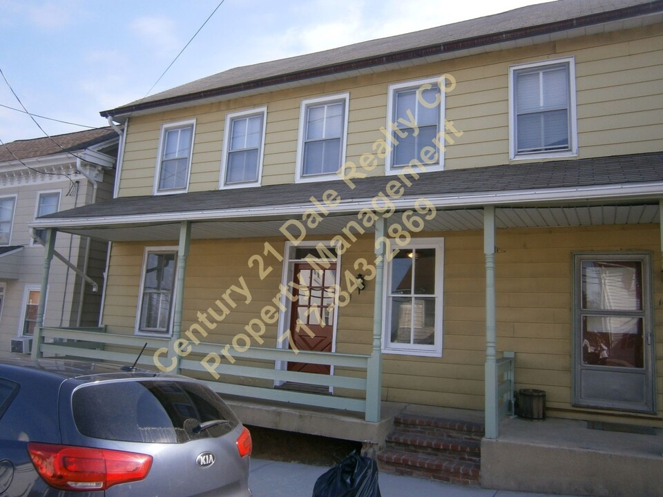 14 Baltimore St in Codorus, PA - Building Photo