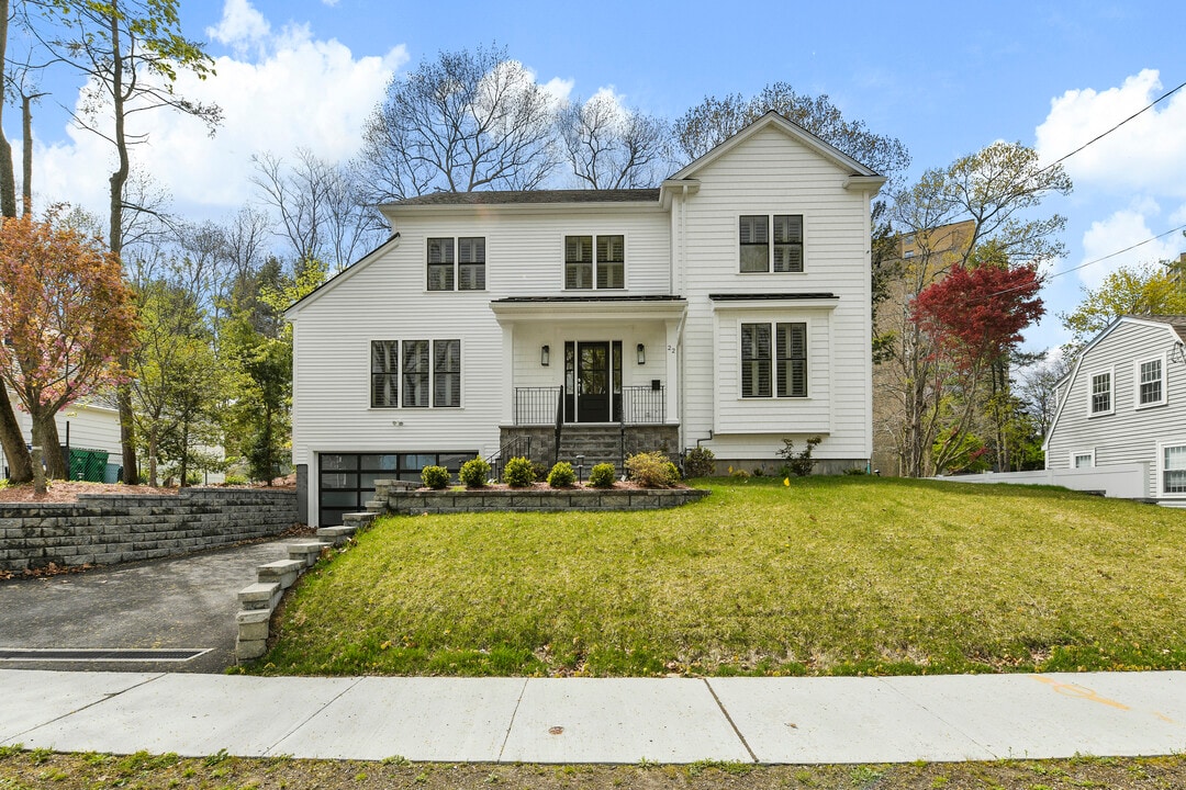 22 Moody St in Chestnut Hill, MA - Building Photo