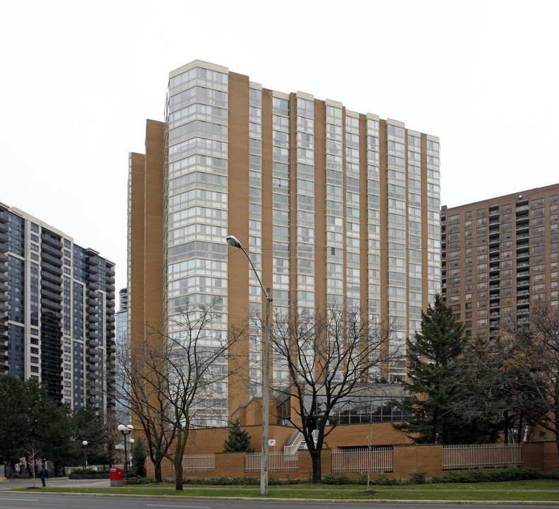 Manhattan Place in Toronto, ON - Building Photo