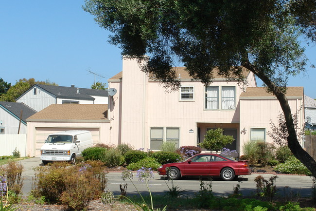 880 Stanford Ave in Oakland, CA - Foto de edificio - Building Photo