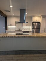 2503 McCue Rd in Houston, TX - Building Photo