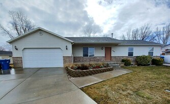 489 W 500 N St in Santaquin, UT - Building Photo