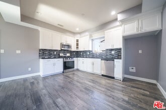 629 W 83rd St in Los Angeles, CA - Building Photo - Building Photo