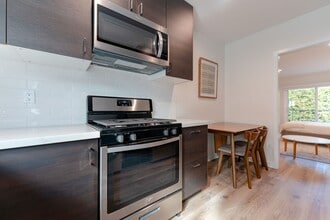 1020 N Laurel Ave in West Hollywood, CA - Foto de edificio - Building Photo