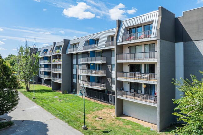 Edgewater Apartments in Indianapolis, IN - Foto de edificio - Building Photo
