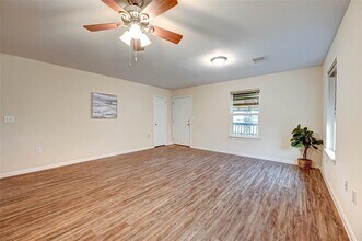 526 14th St in San Leon, TX - Building Photo - Building Photo